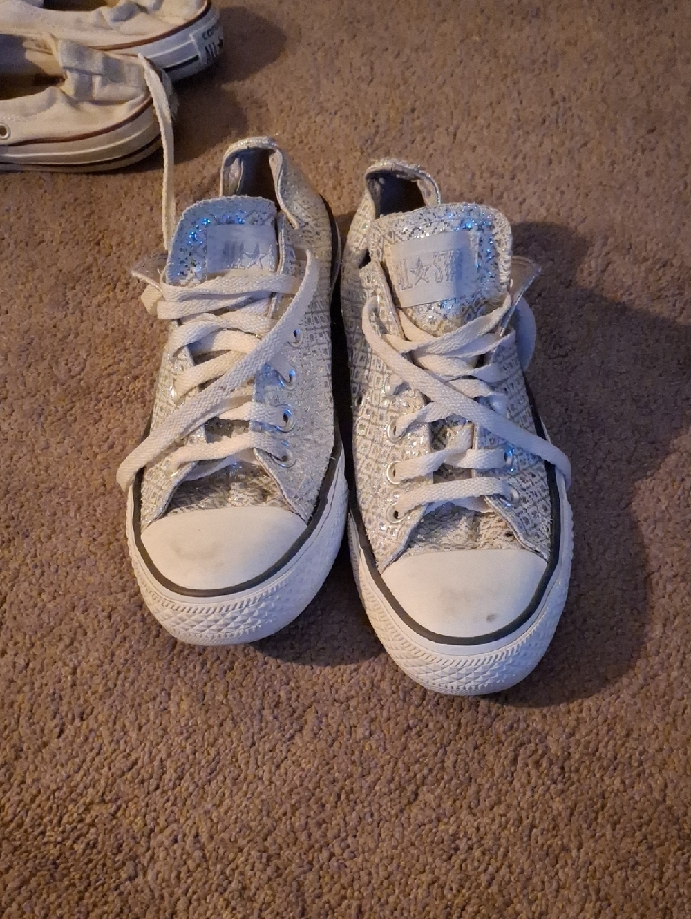 LoConverse Womens White Glitter Low Top Sneakers Converse